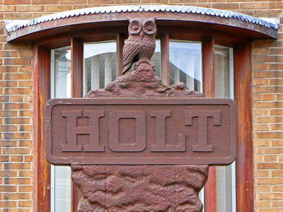 Holt Sign