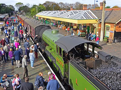 Sheringham Station busy with passengers